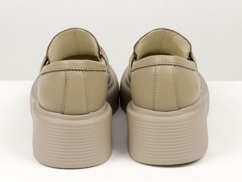 Туфлі-лофери з італійської шкіри бежевого кольору на потовщеній підошві, Т-2192-04