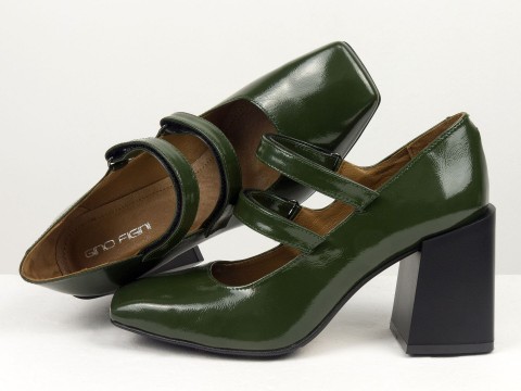 Дизайнерські туфлі з натуральної зеленої лакової шкіри на стійкому каблуці  з липучками, Т-2049-04