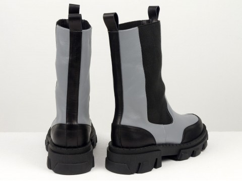 Дизайнерські високі черевики "челсі" у поєднанні чорної та сірої натуральної шкіри з гумою на тракторній підошві, Б-2230-07