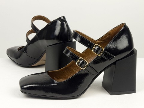 Дизайнерські туфлі з натуральної чорної лакової шкіри на стійкому каблуці з пряжкам, Т-2049-08