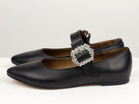 Женские туфли на низком ходу из натуральной кожи черного цвета с серебряной пряжкой, Т-2406-01