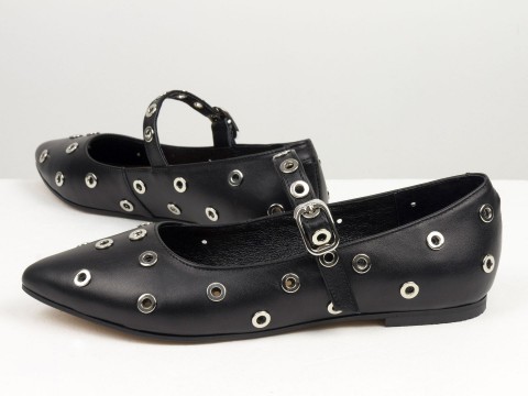 Дизайнерські туфлі на низькому ходу з натуральної шкіри чорного кольору з люверсами