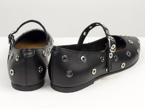 Дизайнерські туфлі на низькому ходу з натуральної шкіри чорного кольору з люверсами