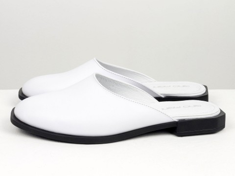 Дизайнерские мюли из натуральной кожи белого цвета на квадратном каблуке