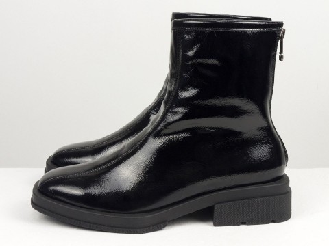 Жіночі черевики чорного кольору з натуральної лакованої  шкіри на низьких підборах, Б-2176-16