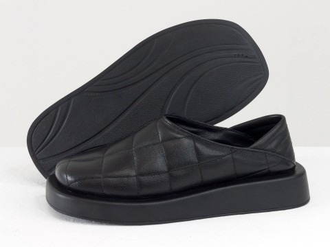 Жіночі чорні туфлі з натуральної стьобаної шкіри на потовщеній чорній підошві, Т-2157-01