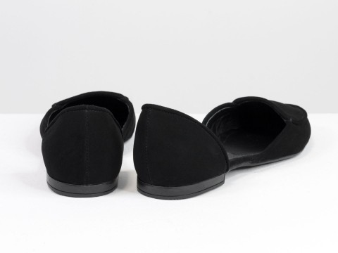 Черные туфли-лодочки на низком ходу из натуральной замши