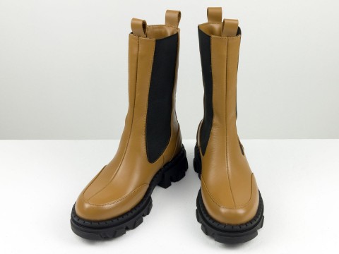 Дизайнерські високі черевики "челсі" з натуральної карамельної шкіри з резинками на тракторній підошві, Б-2230-05