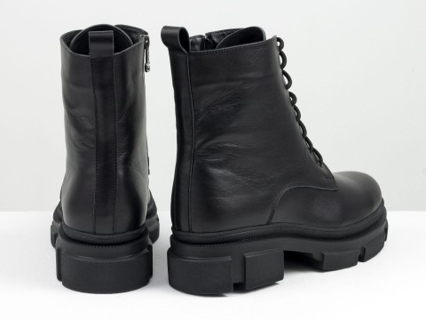 Класичні черевики з натуральної чорної шкіри на тракторній підошві зі шнурівкою та блискавкою, Б-2196-10