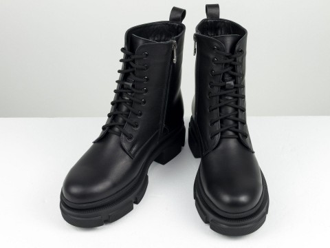Класичні черевики з натуральної чорної шкіри на тракторній підошві зі шнурівкою та блискавкою, Б-2196-10