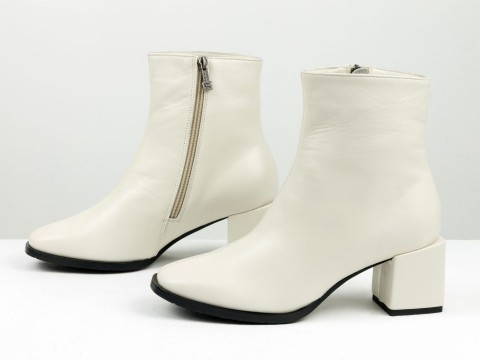Жіночі черевики з натуральної молочної шкіри на квадратному підборі, Б-2061-10