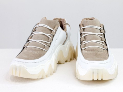 Женские светло-белые  кроссовки из кожи с вставками из замши на утолщенной подошве, Т-2108-01