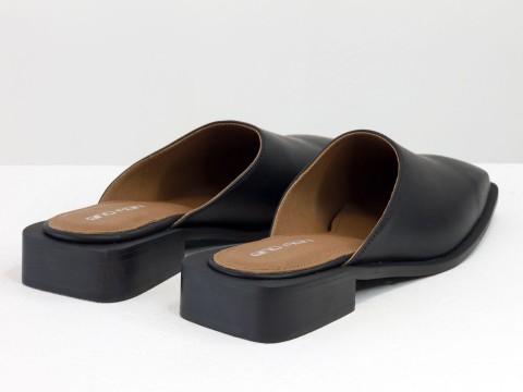 Стильные мюли из кожи черного цвета на маленьком квадратном каблуке