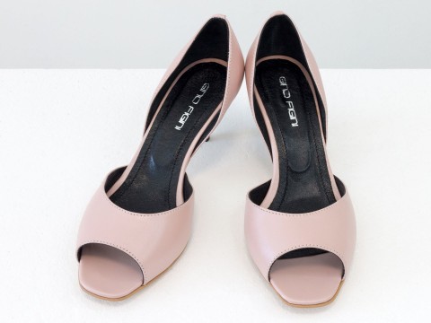 Летние туфли с открытым носиком на невысокой шпильке из натуральной кожи розового цвета