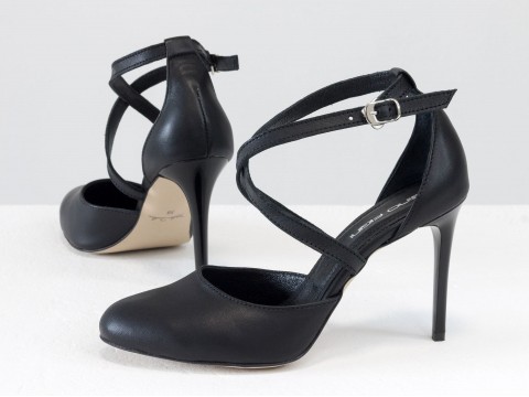 Туфли с ремешками из натуральной кожи черного цвета на шпильке