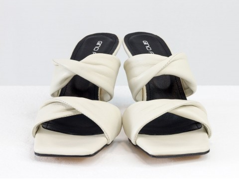 Дизайнерские молочные шлепанцы на  матовом каблуке рюмочка из натуральной итальянской кожи