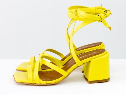 Дизайнерские бесшовные босоножки на завязках, выполнены из натуральной итальянской кожи желтого цвета, С-2145-09