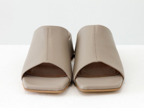 Дизайнерские бежевые шлепанцы на устойчивом каблуке из натуральной итальянской кожи