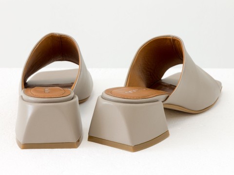 Дизайнерские бежевые шлепанцы на устойчивом каблуке из натуральной итальянской кожи