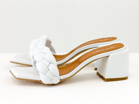 Модельные шлепанцы "косички" на расклешенном каблуке из натуральной итальянской кожи белого цвета,  С-2138-01