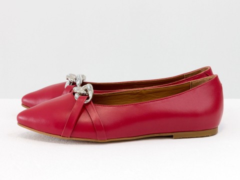 Женские туфли на низком ходу из натуральной красной кожи с серебряной фурнитурой, Т-2109-03