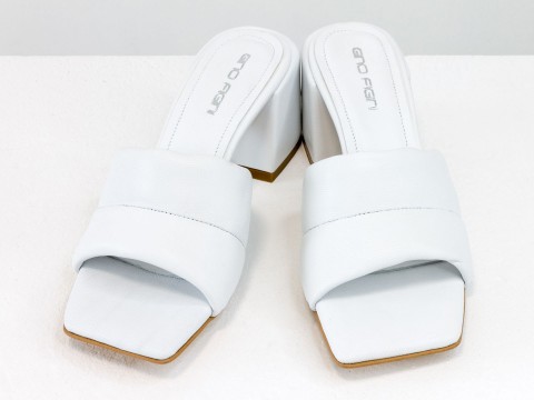 Дизайнерские белые шлепанцы на  матовом каблуке из натуральной итальянской кожи