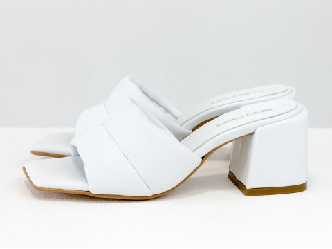 Дизайнерские белые шлёпанцы на небольшом каблуке из натуральной итальянской кожи, С-2120-04