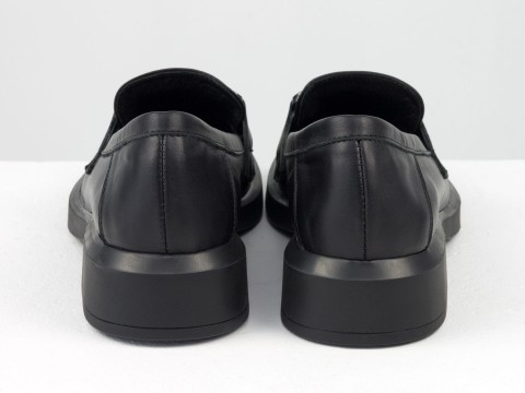 Туфлі-лофери з італійської шкіри чорного кольору з ланцюжком, Т-2210-02