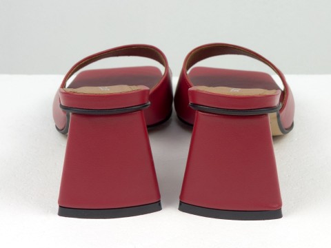Дизайнерські шльопанці червоного кольору на обтяжних підборах з натуральної італійської шкіри