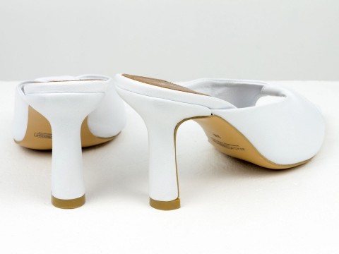 Дизайнерські сабо білого кольору на стійких підборах з натуральної італійської шкіри, С-2304-05
