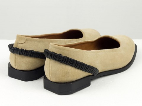 Літні туфлі з італійської замші бежевого кольору на низькому ходу з  чорним шкіряним ремінцем, Т-2112-08