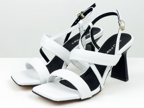 Дизайнерські білі  туфлі на матовому чорному підборі "рюмочка" з натуральної італійської шкіри, С-2222-04