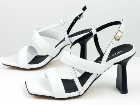 Дизайнерські білі  туфлі на матовому чорному підборі "рюмочка" з натуральної італійської шкіри, С-2222-04