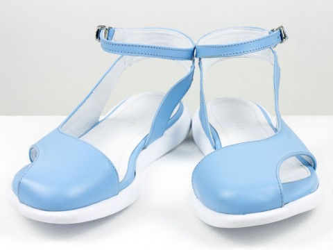 Дизайнерські жіночі босоніжки з ремінцем на полегшеній підошві з натуральної шкіри блакитного кольору, С-2221-03