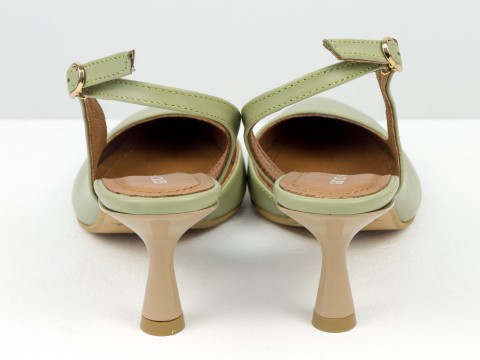 Оливкові туфлі з натуральної шкіри  з відкритою п'ятою на підборі рюмочка 