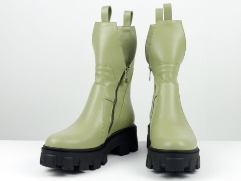 Жіночі оливкові високі черевики з натуральної шкіри асиметричного крою, Б-2104-11