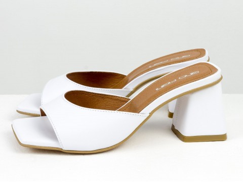 Дизайнерские шлепанцы белого цвета  на обтяжном  каблуке из натуральной итальянской кожи, С-2216-15
