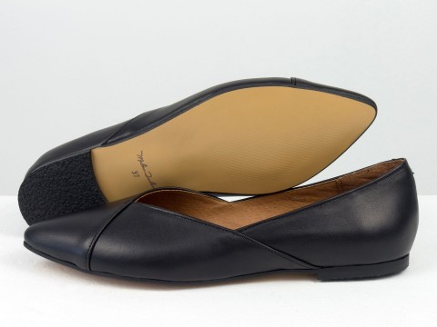 Жіночі туфлі на низькому ходу з натуральної шкіри чорного кольору