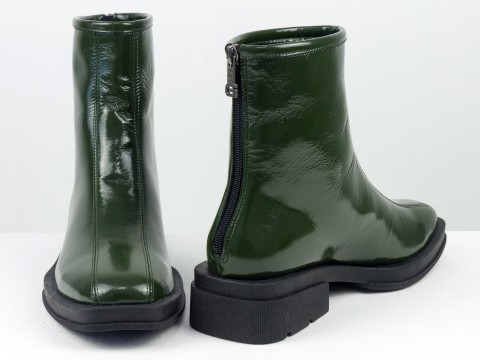 Жіночі черевики з натуральної лакованох шкіри зеленого кольору з квадратним носом, Б-2176-10