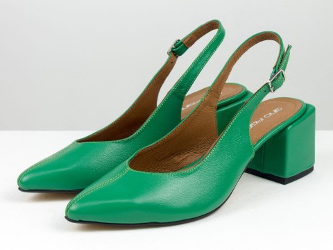 Зелені туфлі на квадратних підборах з відкритою п'ятою з натуральної шкіри кольору "лайм"