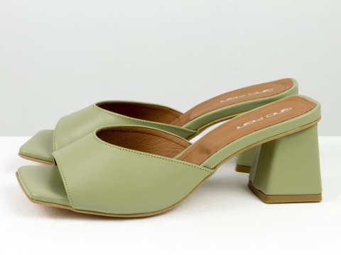 Дизайнерские шлепанцы оливкового цвета  на обтяжном  каблуке из натуральной итальянской кожи, С-2216-14