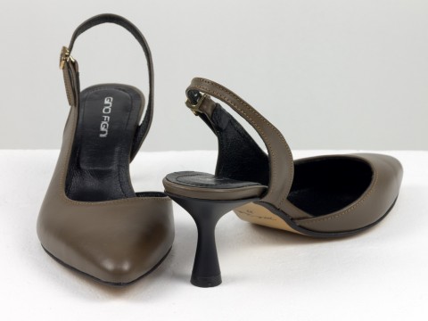 Коричневі туфлі з натуральної шкіри кольору сепія з відкритою п'ятою на підборі рюмочка 