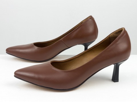 Дизайнерські туфлі-човники на підборах "рюмочка" з натуральної італійської шкіри коричневого кольору, Т-2116-05
