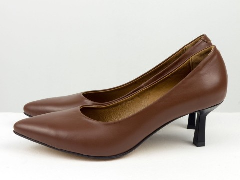 Дизайнерские туфли лодочки на  каблуке из натуральной итальянской кожи коричневого цвета,  Т-2116-05