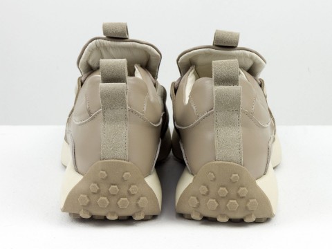 Кросівки монохромні з натуральної замші та шкіри бежевого кольору на шнурівці , Т-2302-03