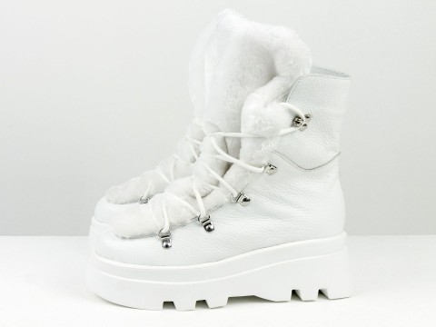 Дизайнерські черевики з натуральної білої шкіри флотар та білим хутром на потовщеній підошві зі шнурівкою, Б-2240-02