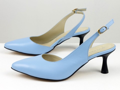 Блакитні туфлі з натуральної шкіри з відкритою п'ятою на підборі рюмочка 