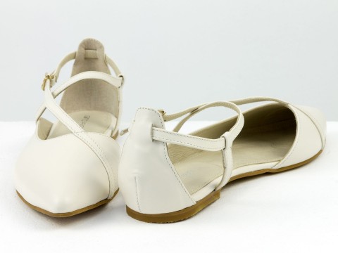 Жіночі молочні туфлі на низькому ходу з натуральної шкіри з ремінцями та застібкою, С-2223-09