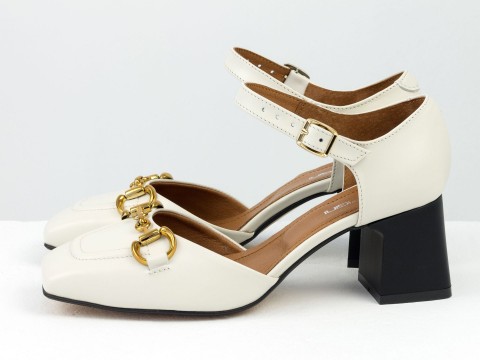 Дизайнерские босоножки на невысоком каблуке из натуральной итальянской кожи молочного цвета с золотой фурнитурой, С-2211-18