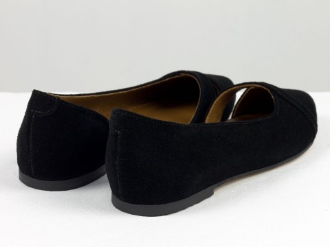 Жіночі туфлі на низькому ходу з натуральної замші чорного кольору